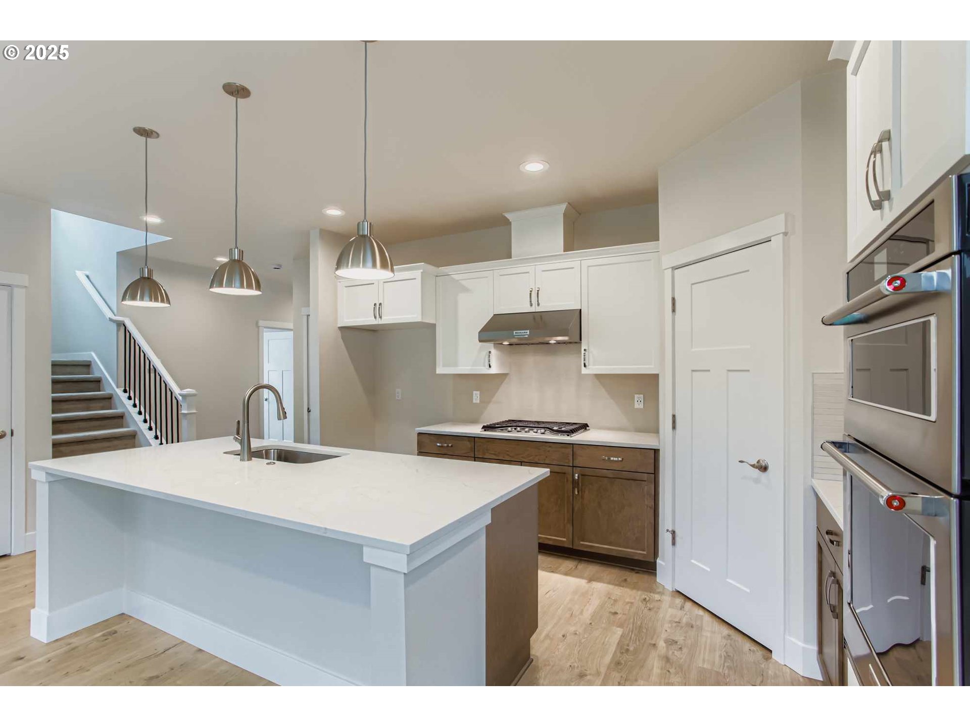 Beaverton, Oregon 97007, United States, 5 Bedrooms Bedrooms, ,4 BathroomsBathrooms,Residential,Active,140405