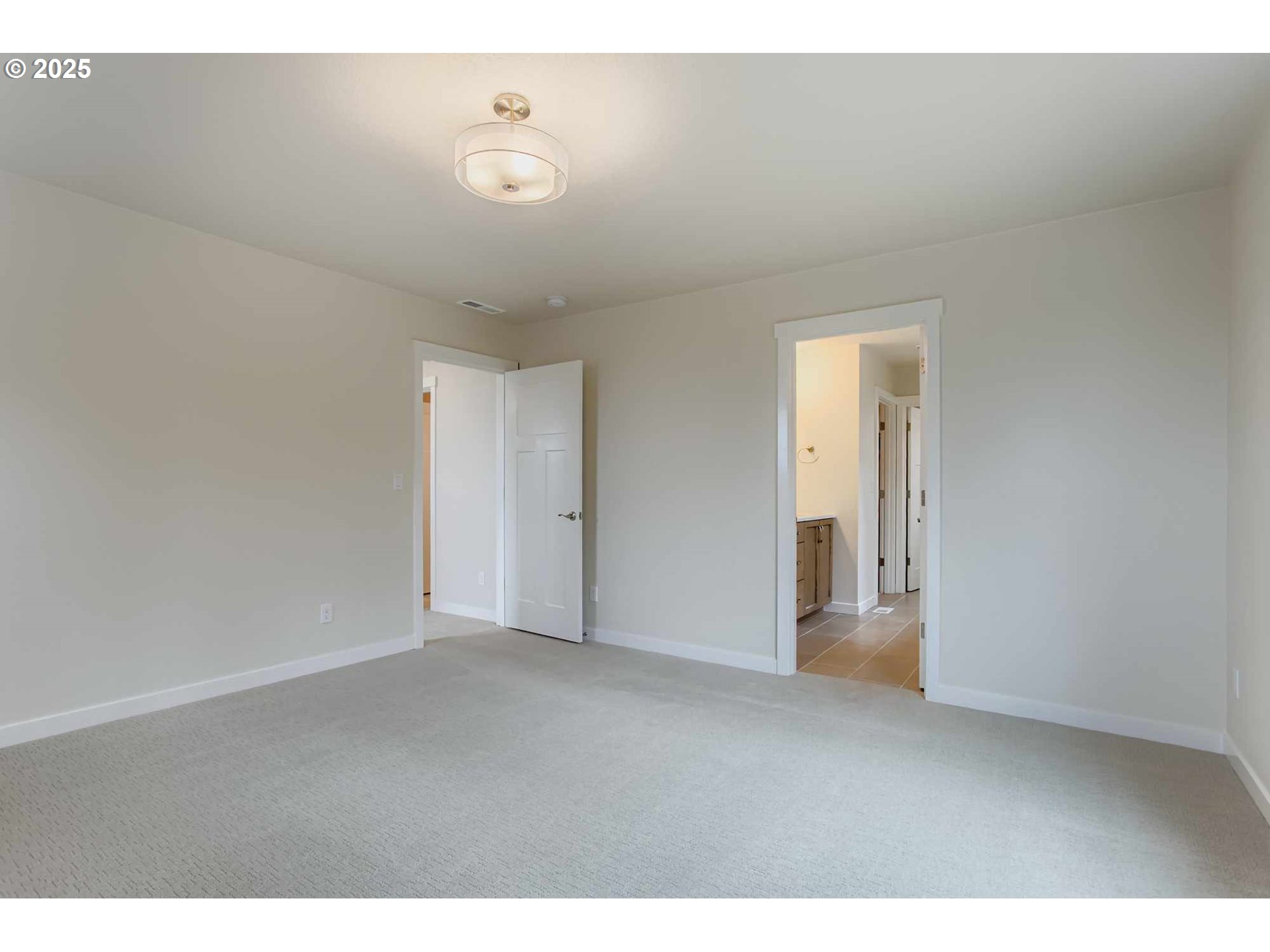 Beaverton, Oregon 97007, United States, 5 Bedrooms Bedrooms, ,4 BathroomsBathrooms,Residential,Active,140405