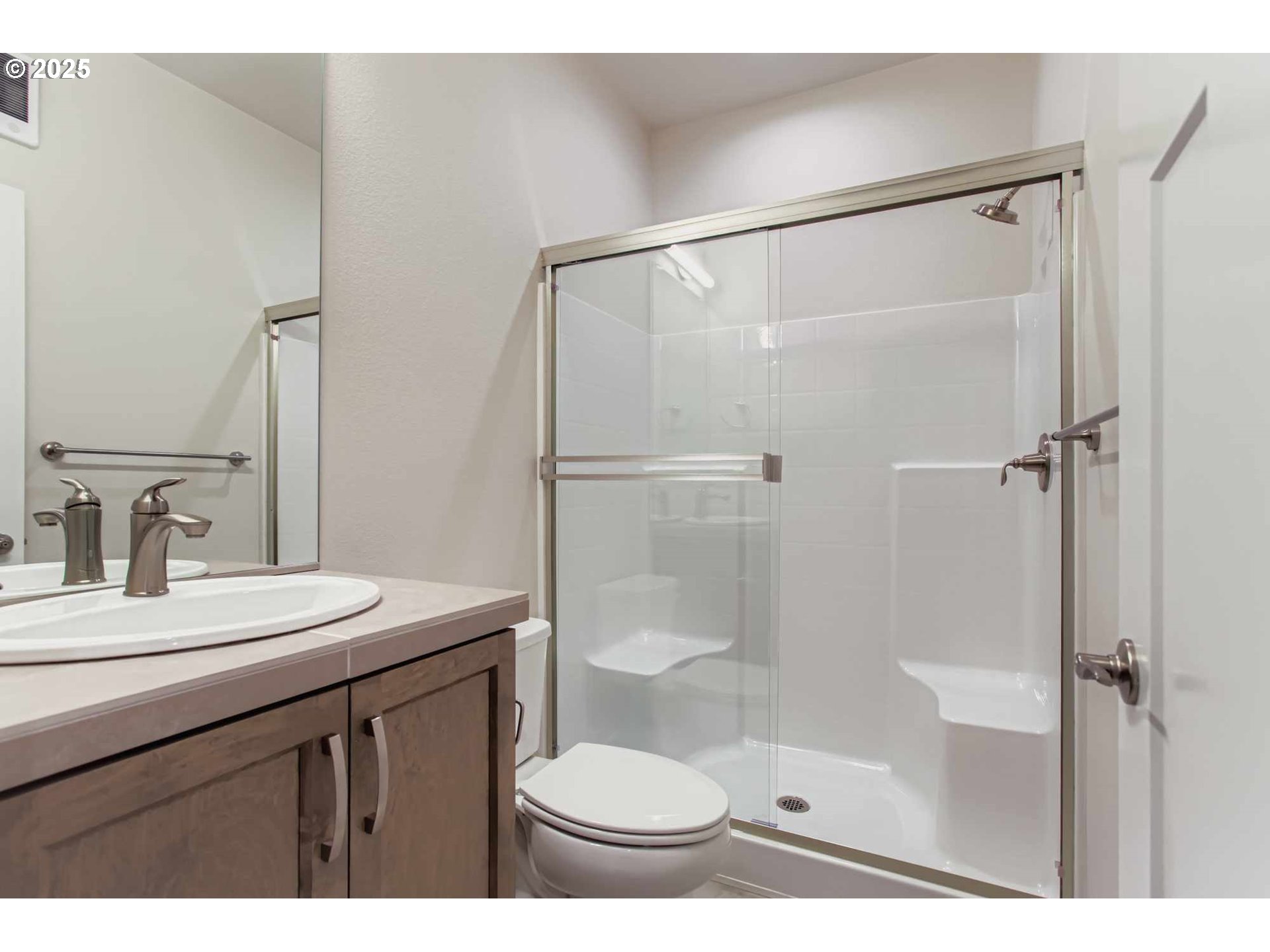 Beaverton, Oregon 97007, United States, 5 Bedrooms Bedrooms, ,4 BathroomsBathrooms,Residential,Active,140405