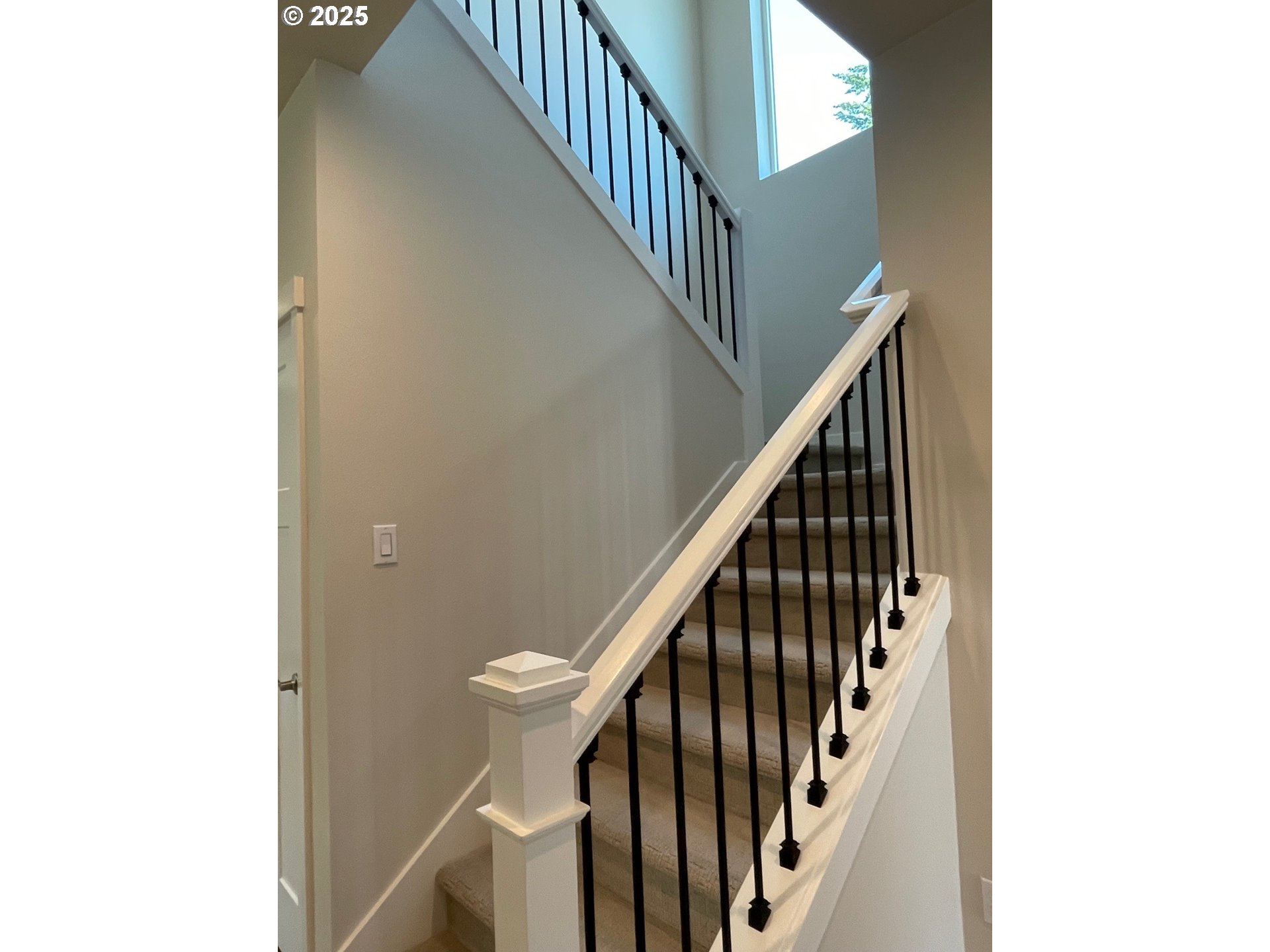 Beaverton, Oregon 97007, United States, 5 Bedrooms Bedrooms, ,4 BathroomsBathrooms,Residential,Active,140405