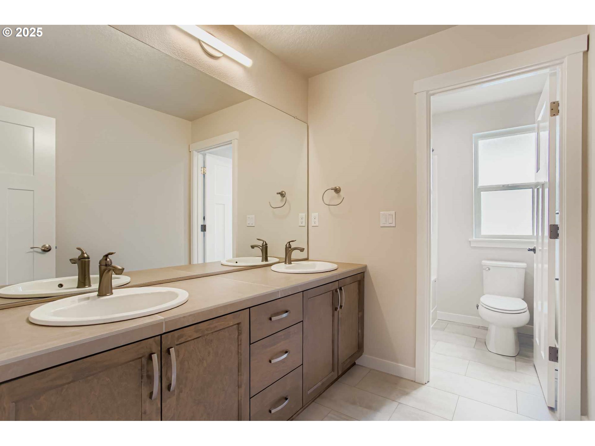 Beaverton, Oregon 97007, United States, 5 Bedrooms Bedrooms, ,4 BathroomsBathrooms,Residential,Active,140405