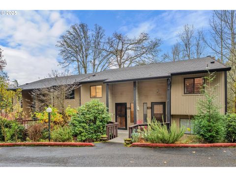 Photo of 2802 Treetop Ln, West Linn, OR 97068 (MLS # 266479821)