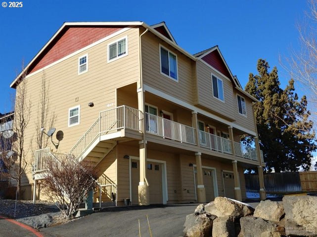 1687 NE LOTUS DR