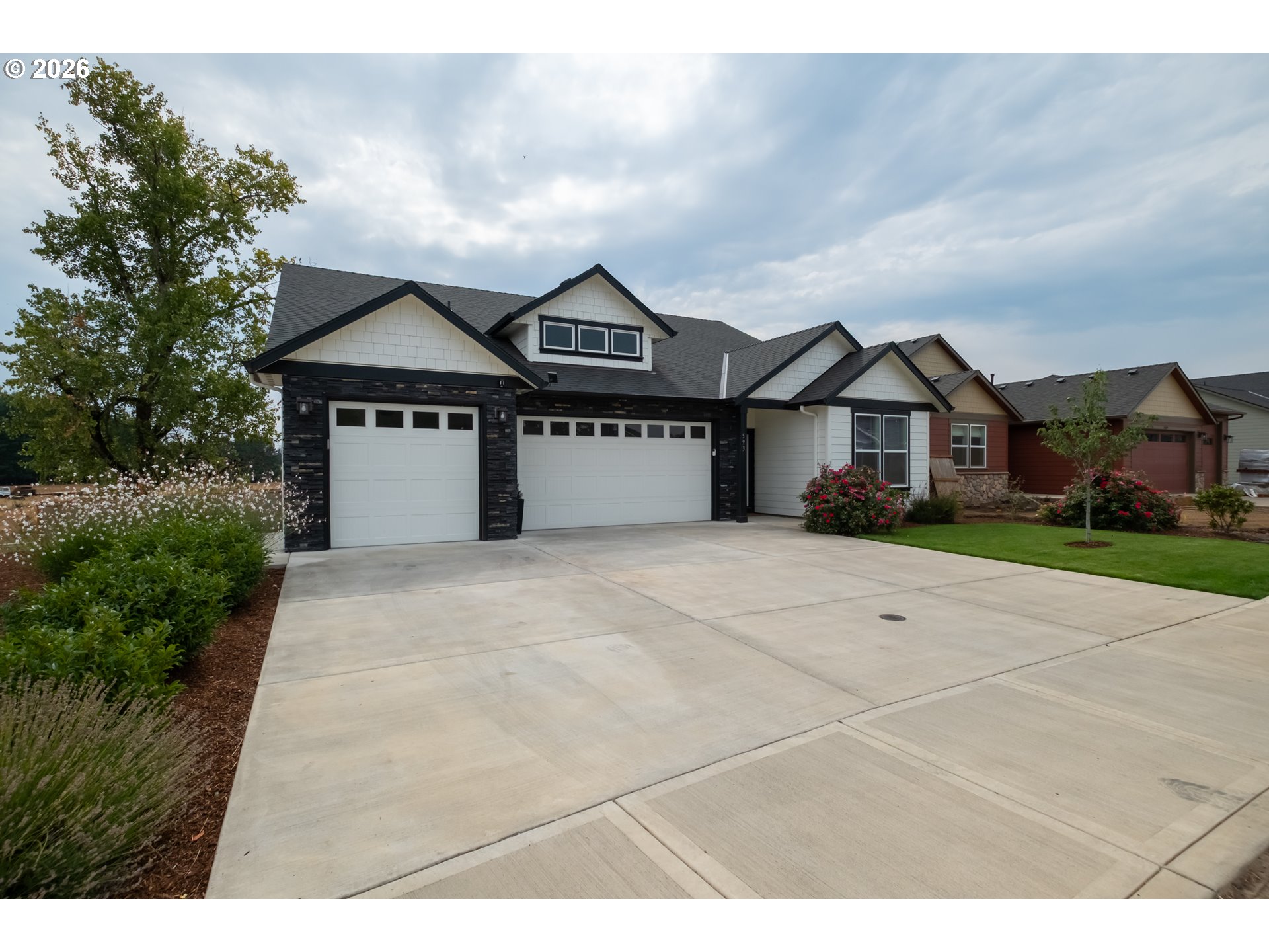 593 NE EVERGREEN AVE