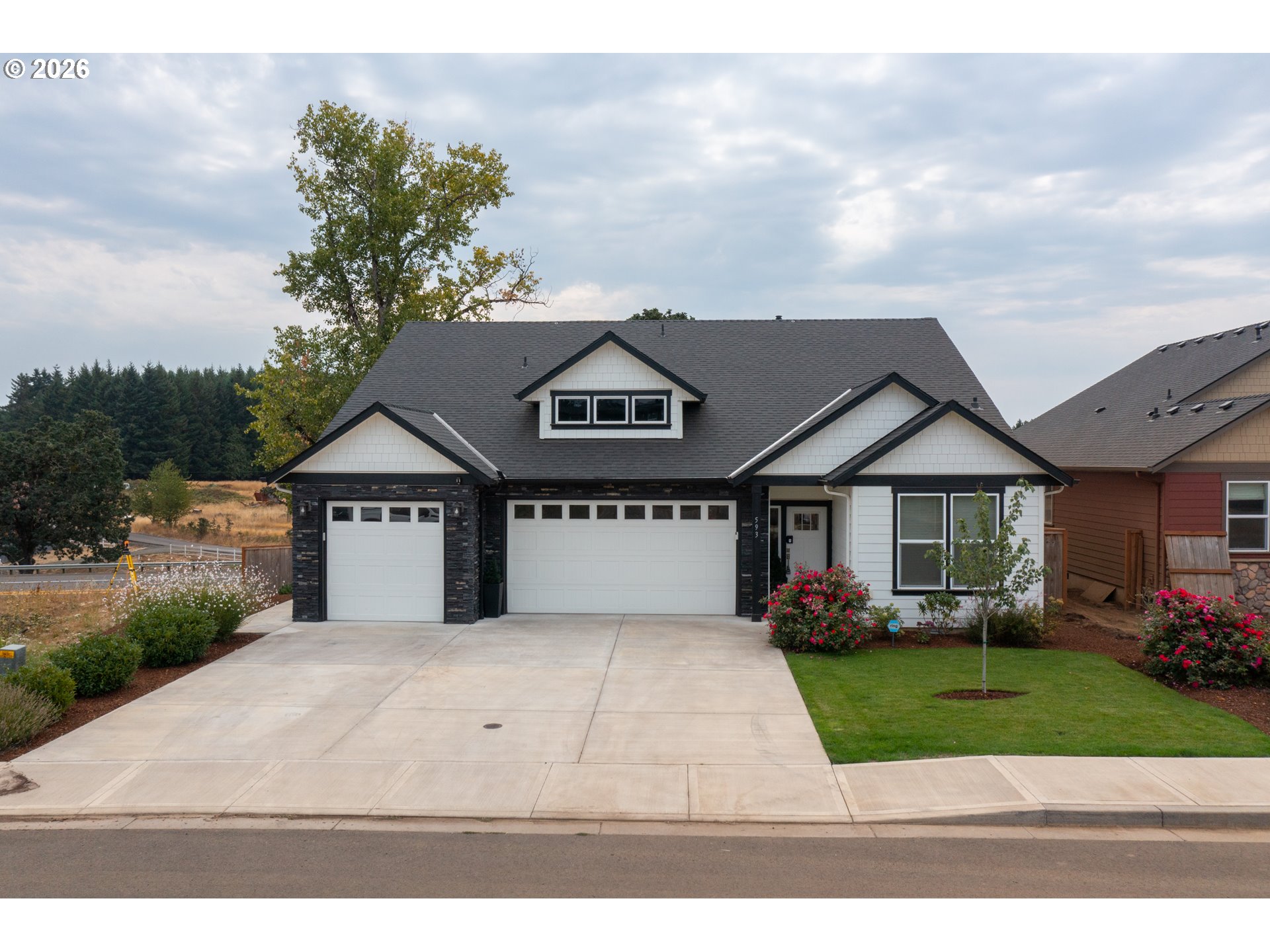 593 NE EVERGREEN AVE