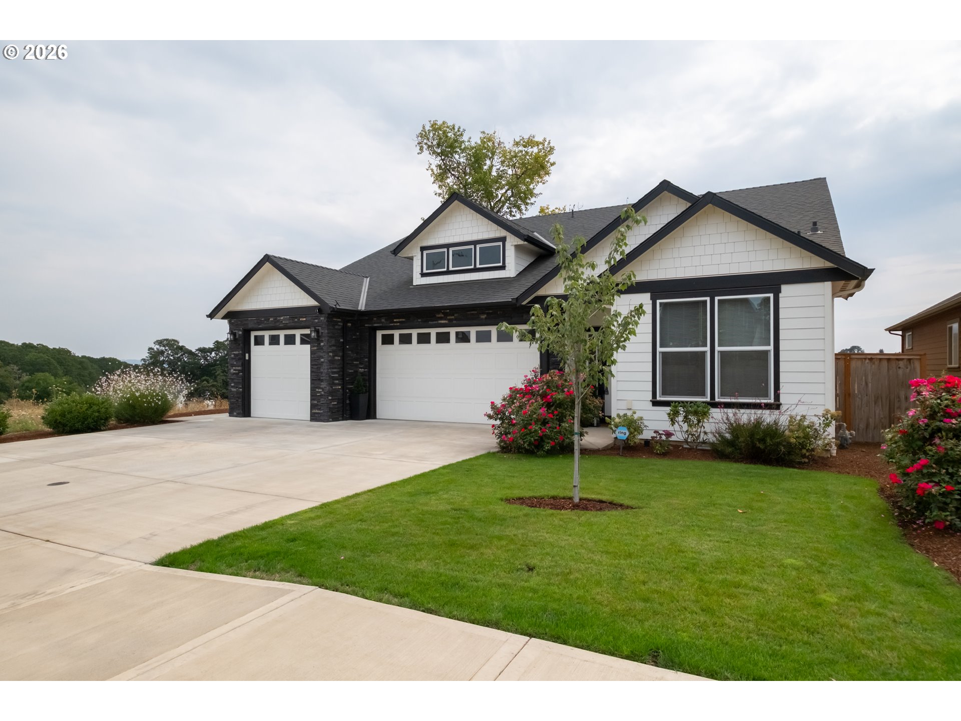 593 NE EVERGREEN AVE