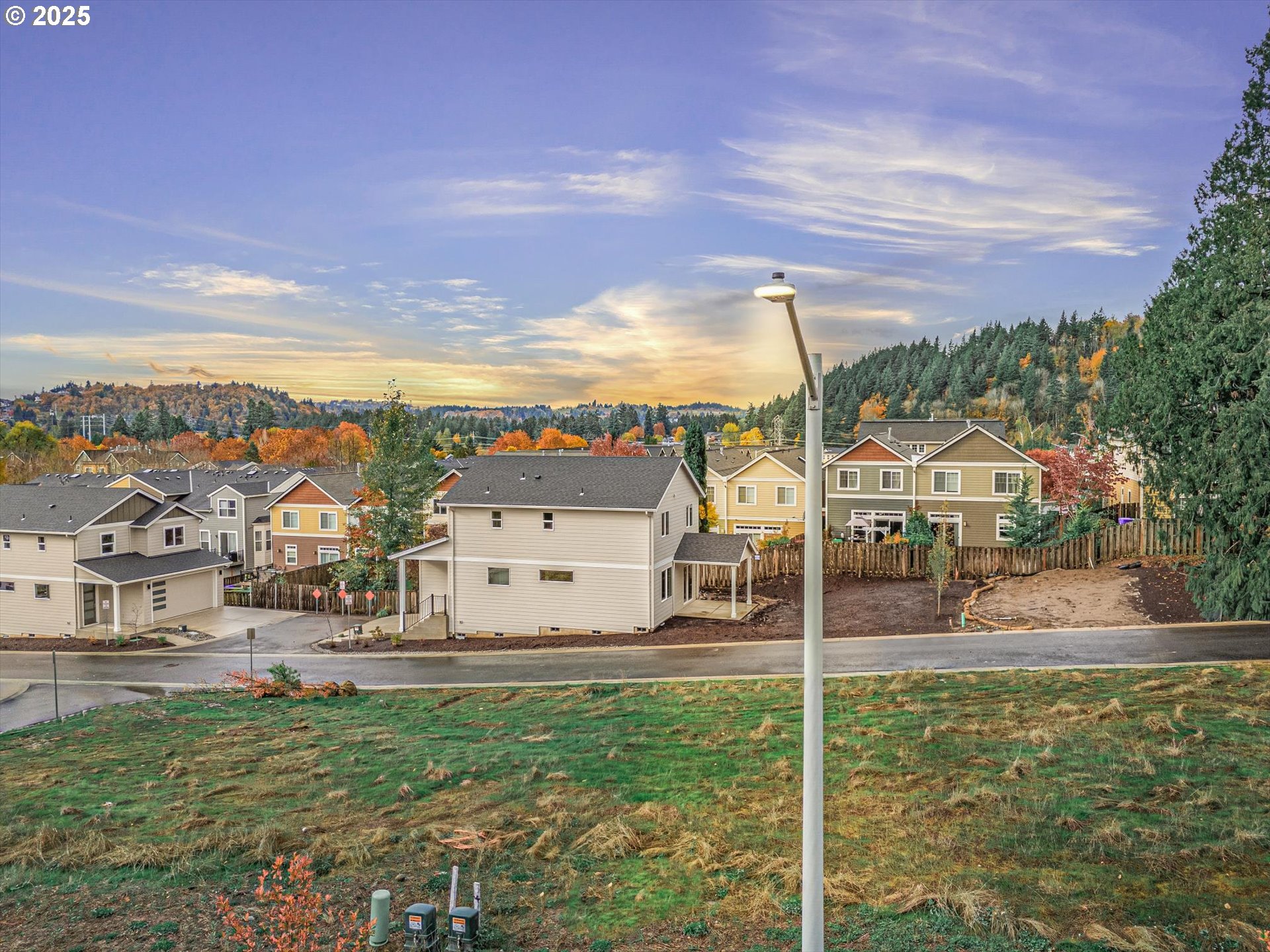 185 NW Mawrcrest AVE