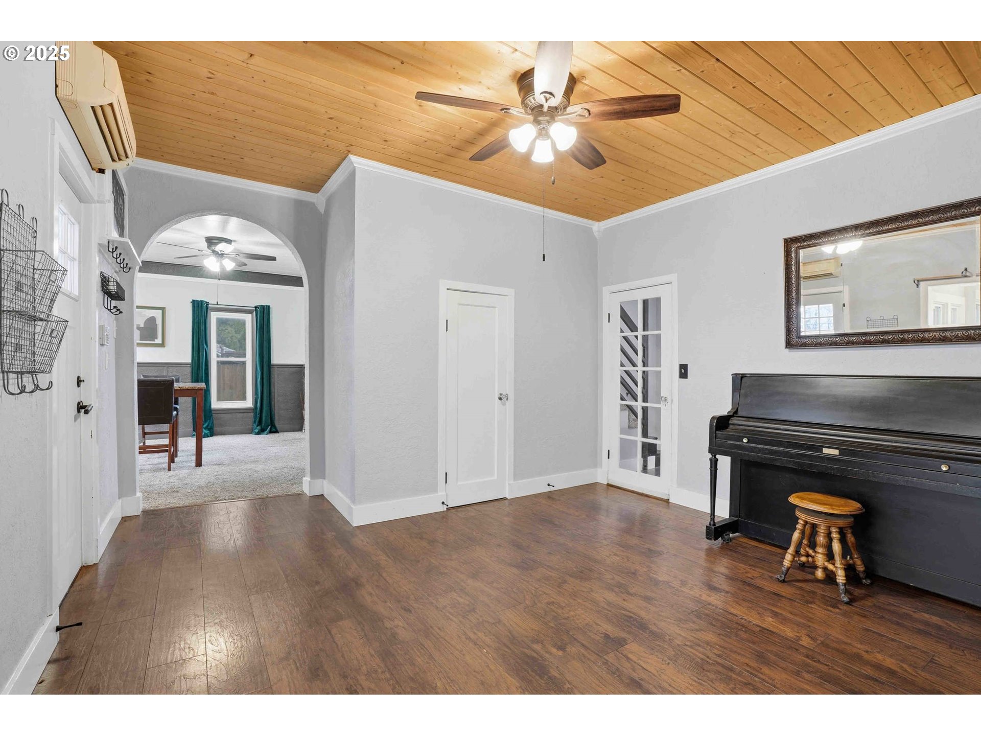 820 BARCLAY HILLS DR