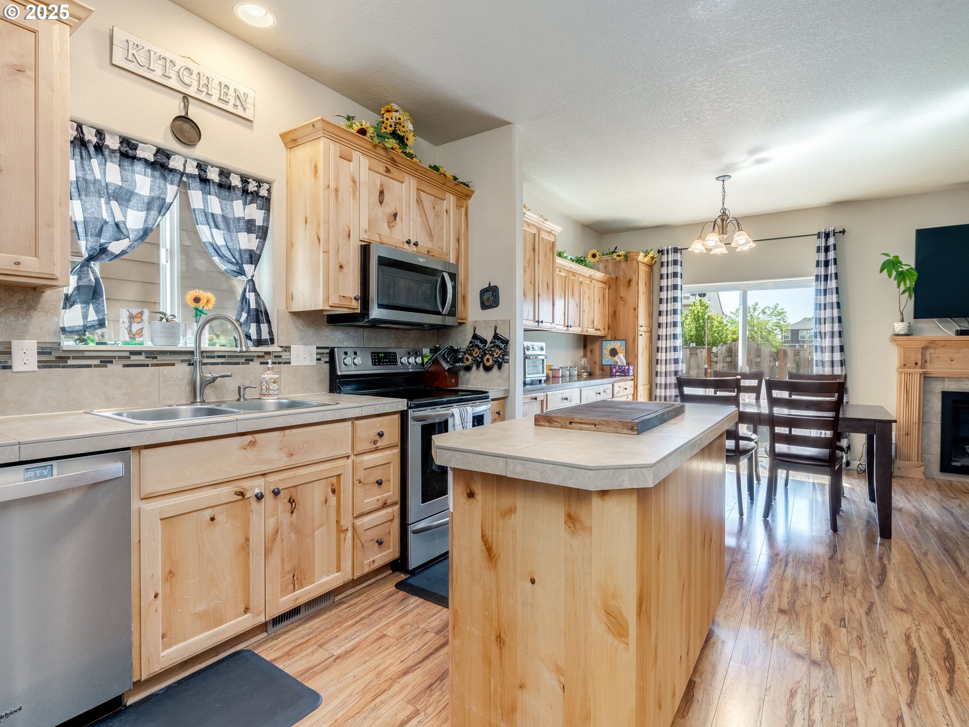 Forest Grove, Oregon 97116, United States, 3 Bedrooms Bedrooms, ,3 BathroomsBathrooms,Residential,Active,126627