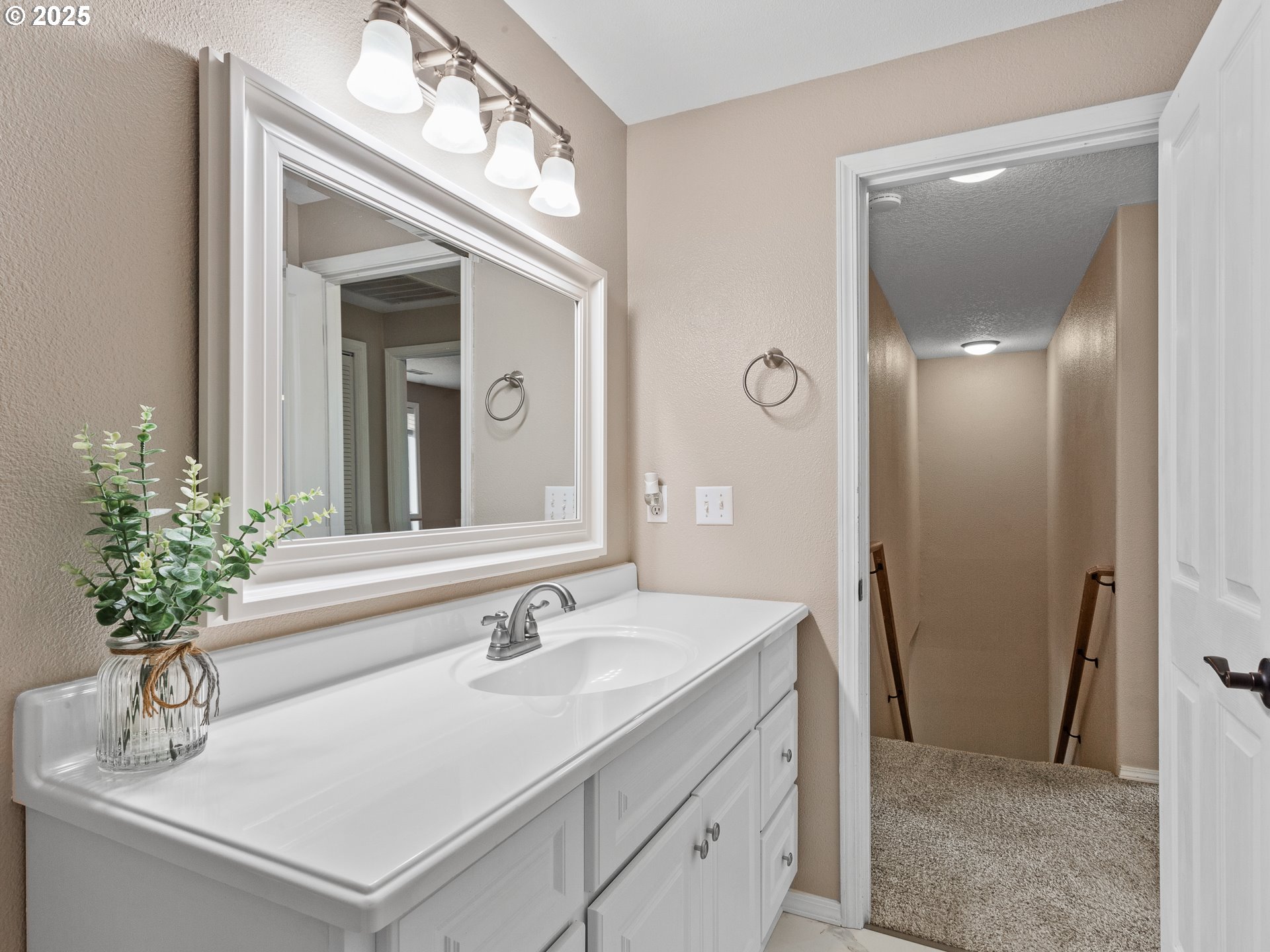 Vancouver, Washington 98662, United States, 4 Bedrooms Bedrooms, ,3 BathroomsBathrooms,Residential,Pending,1170