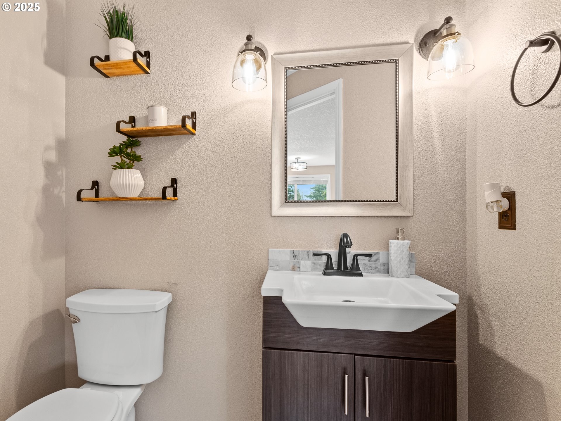 Vancouver, Washington 98662, United States, 4 Bedrooms Bedrooms, ,3 BathroomsBathrooms,Residential,Pending,1170