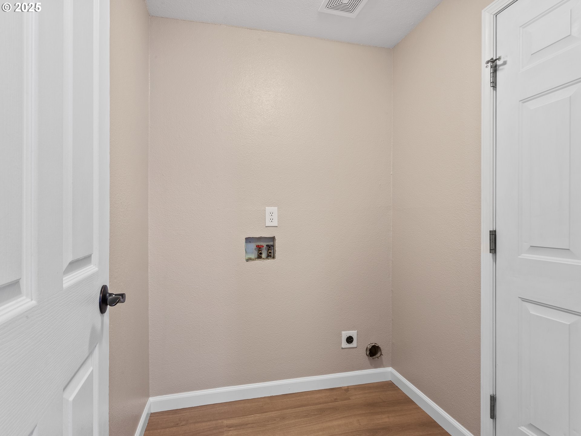 Vancouver, Washington 98662, United States, 4 Bedrooms Bedrooms, ,3 BathroomsBathrooms,Residential,Pending,1170