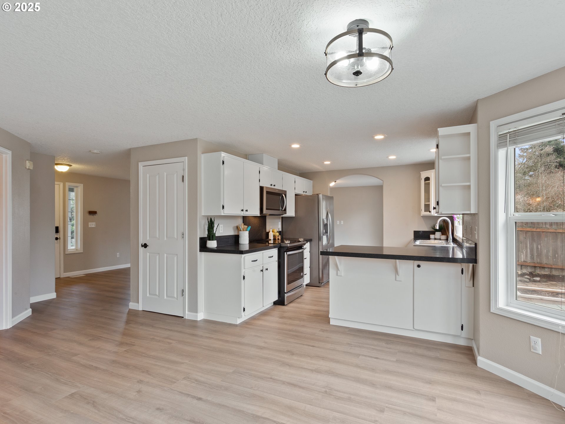 Vancouver, Washington 98662, United States, 4 Bedrooms Bedrooms, ,3 BathroomsBathrooms,Residential,Pending,1170