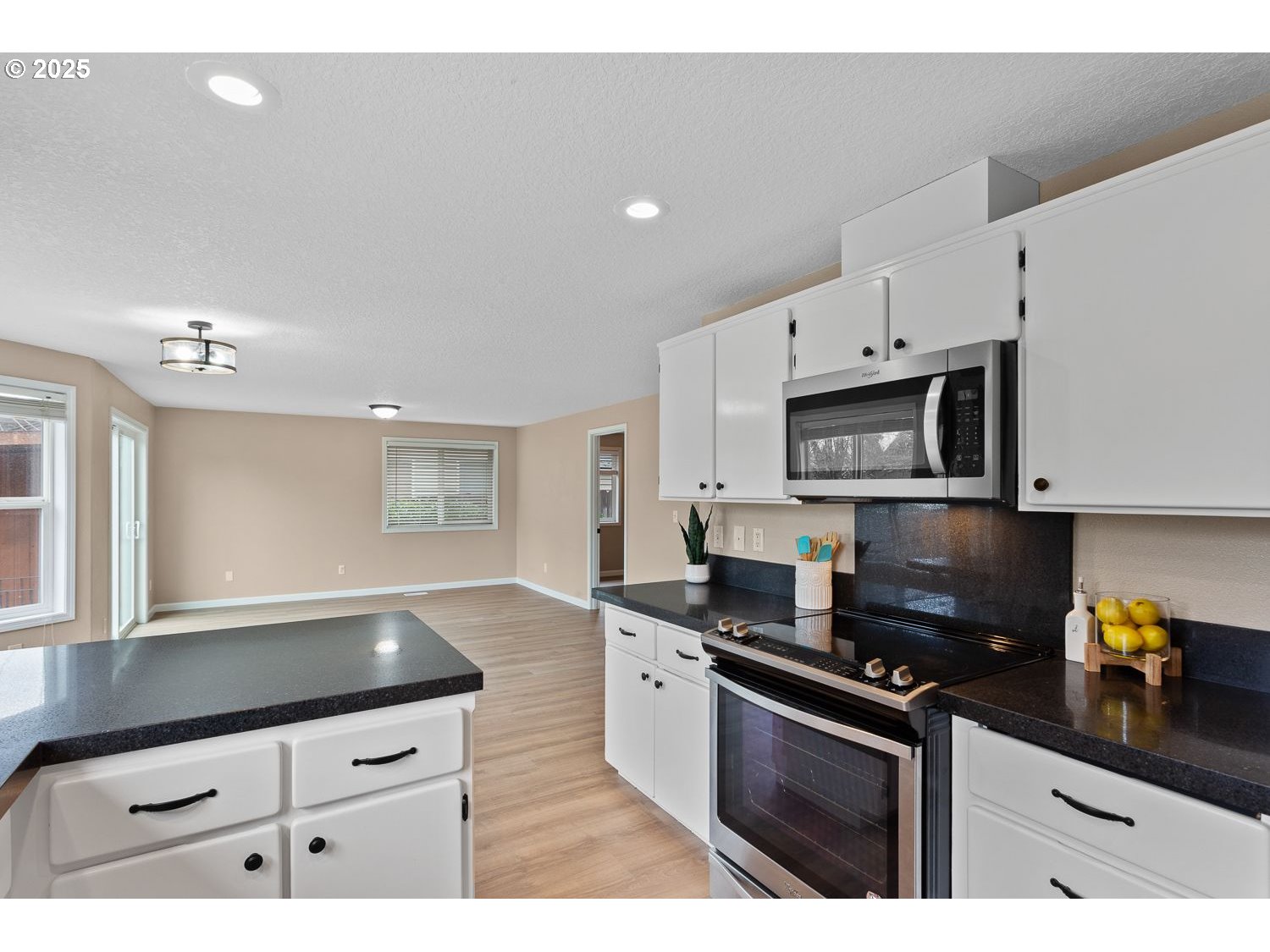 Vancouver, Washington 98662, United States, 4 Bedrooms Bedrooms, ,3 BathroomsBathrooms,Residential,Pending,1170