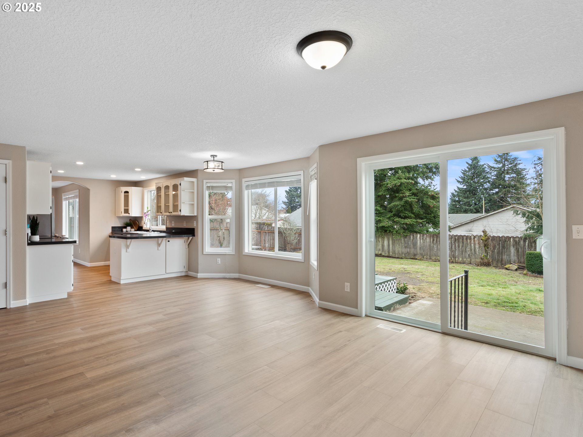 Vancouver, Washington 98662, United States, 4 Bedrooms Bedrooms, ,3 BathroomsBathrooms,Residential,Pending,1170