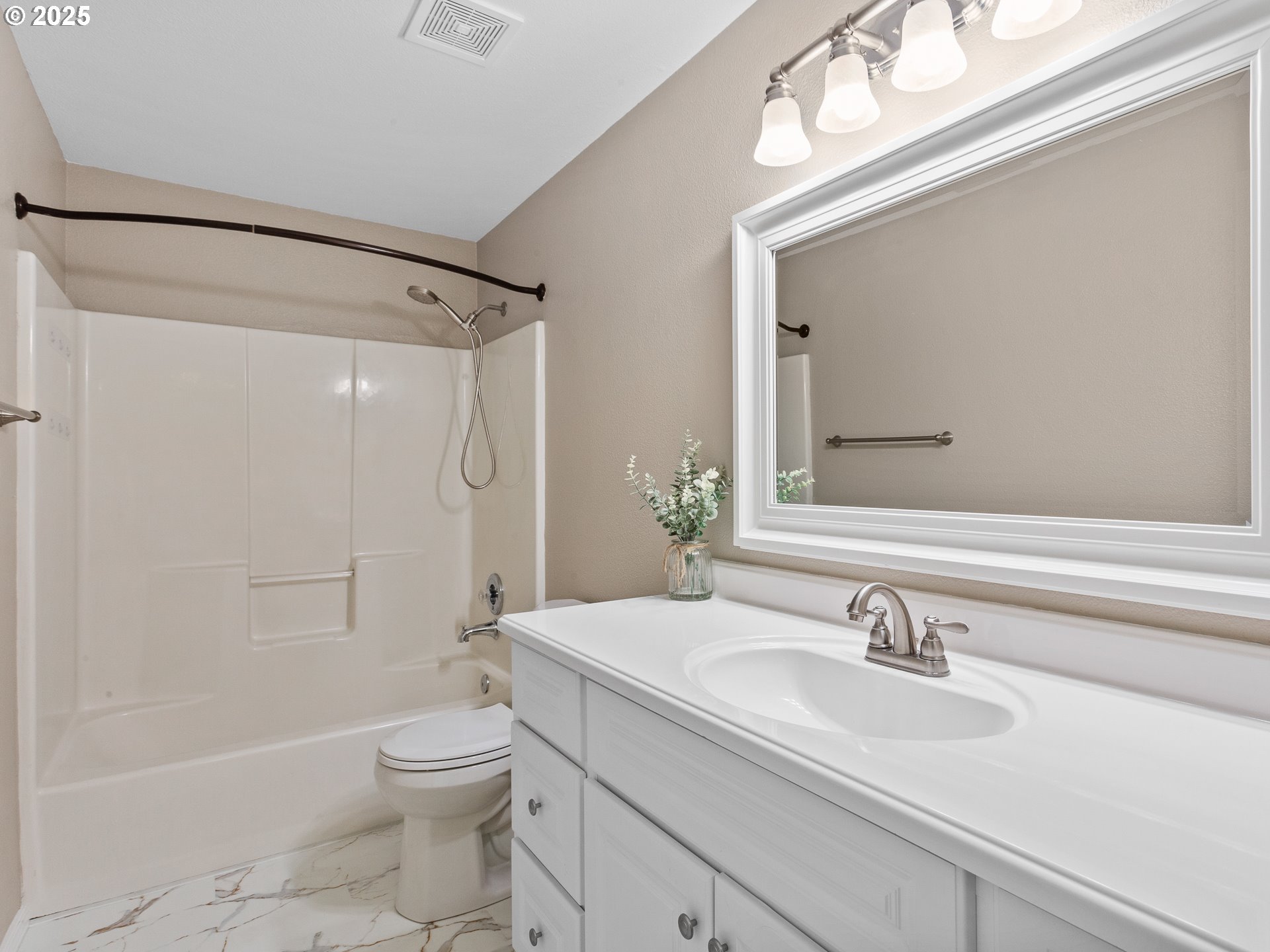 Vancouver, Washington 98662, United States, 4 Bedrooms Bedrooms, ,3 BathroomsBathrooms,Residential,Pending,1170