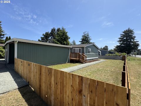 250 NORTH AVE Bandon OR 97411