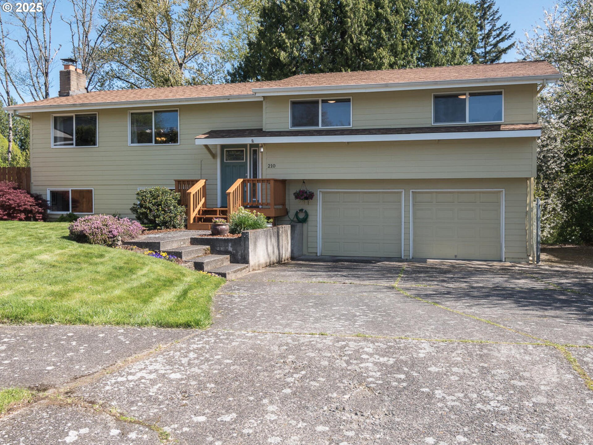 210 SE LA MESA CT