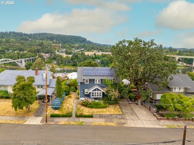 909 CENTER ST
