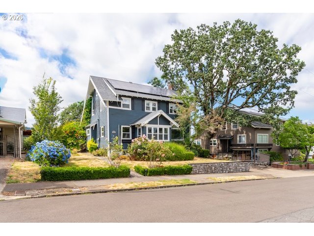 909 CENTER ST