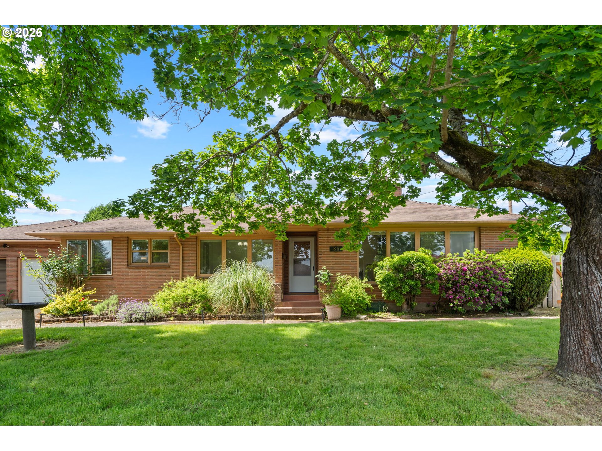 85 NW SLERET AVE