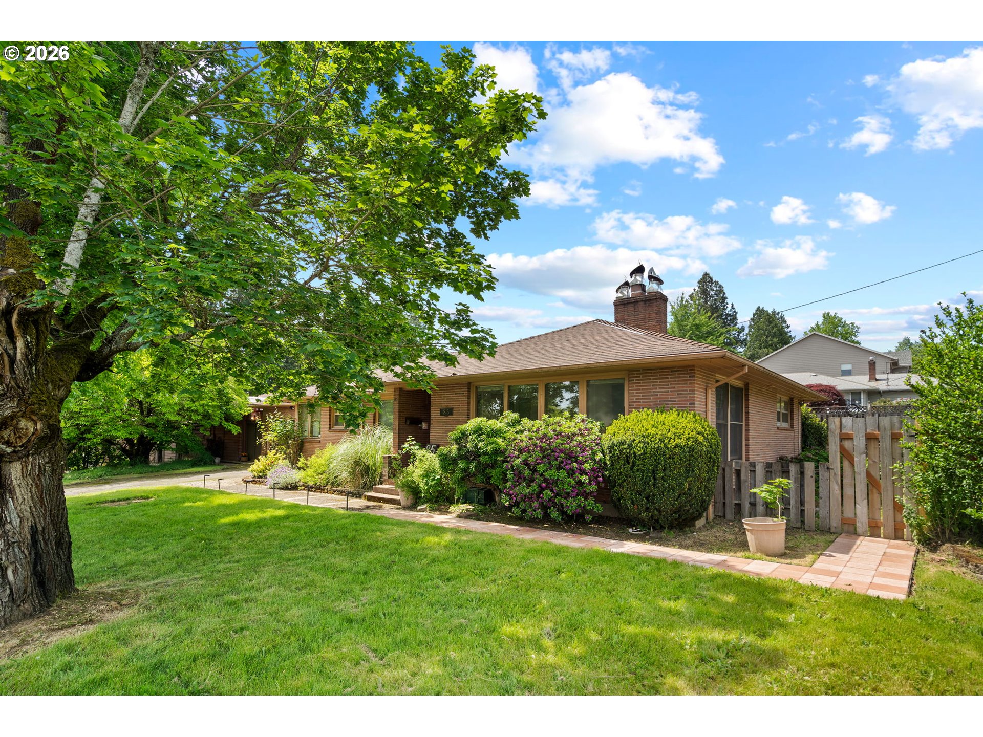 85 NW SLERET AVE