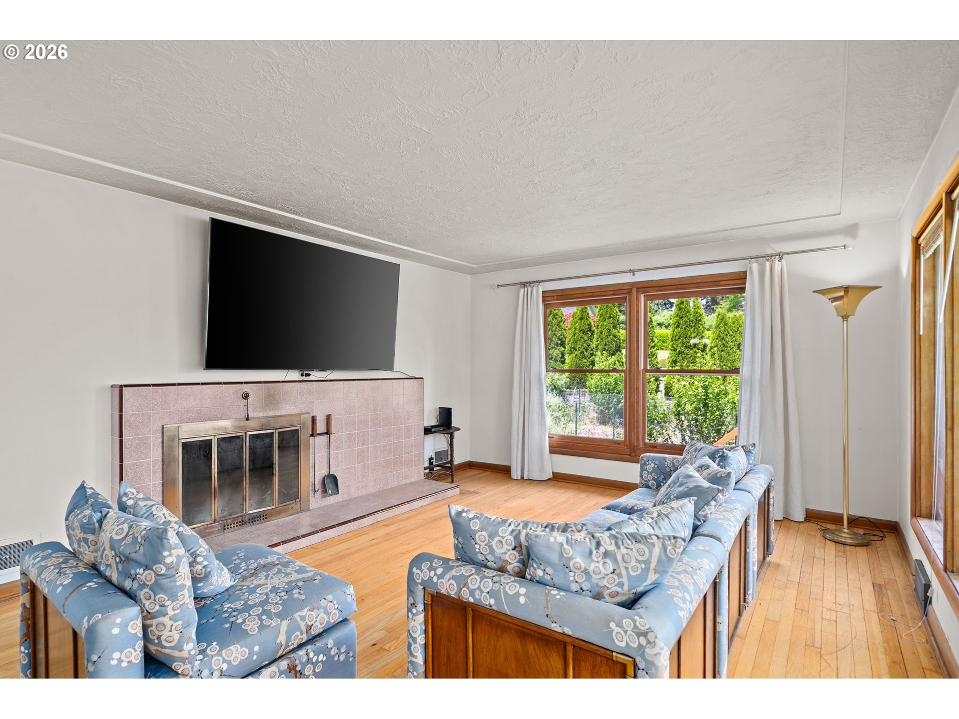 85 NW SLERET AVE