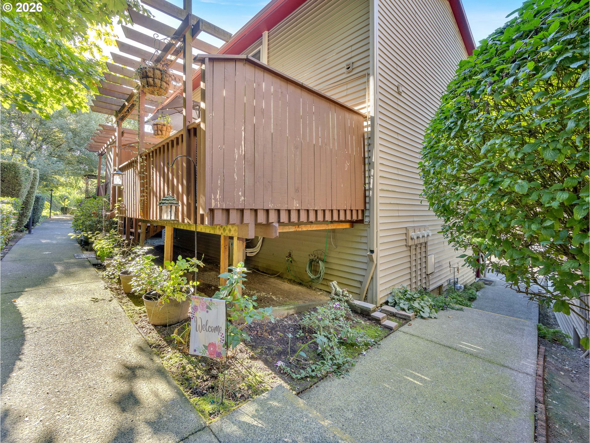 24046 NE TREEHILL DR