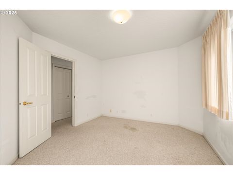 Tiny photo for 370 Magnolia Dr, Creswell, OR 97426 (MLS # 772414271)
