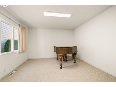 Tiny photo for 370 Magnolia Dr, Creswell, OR 97426 (MLS # 772414271)