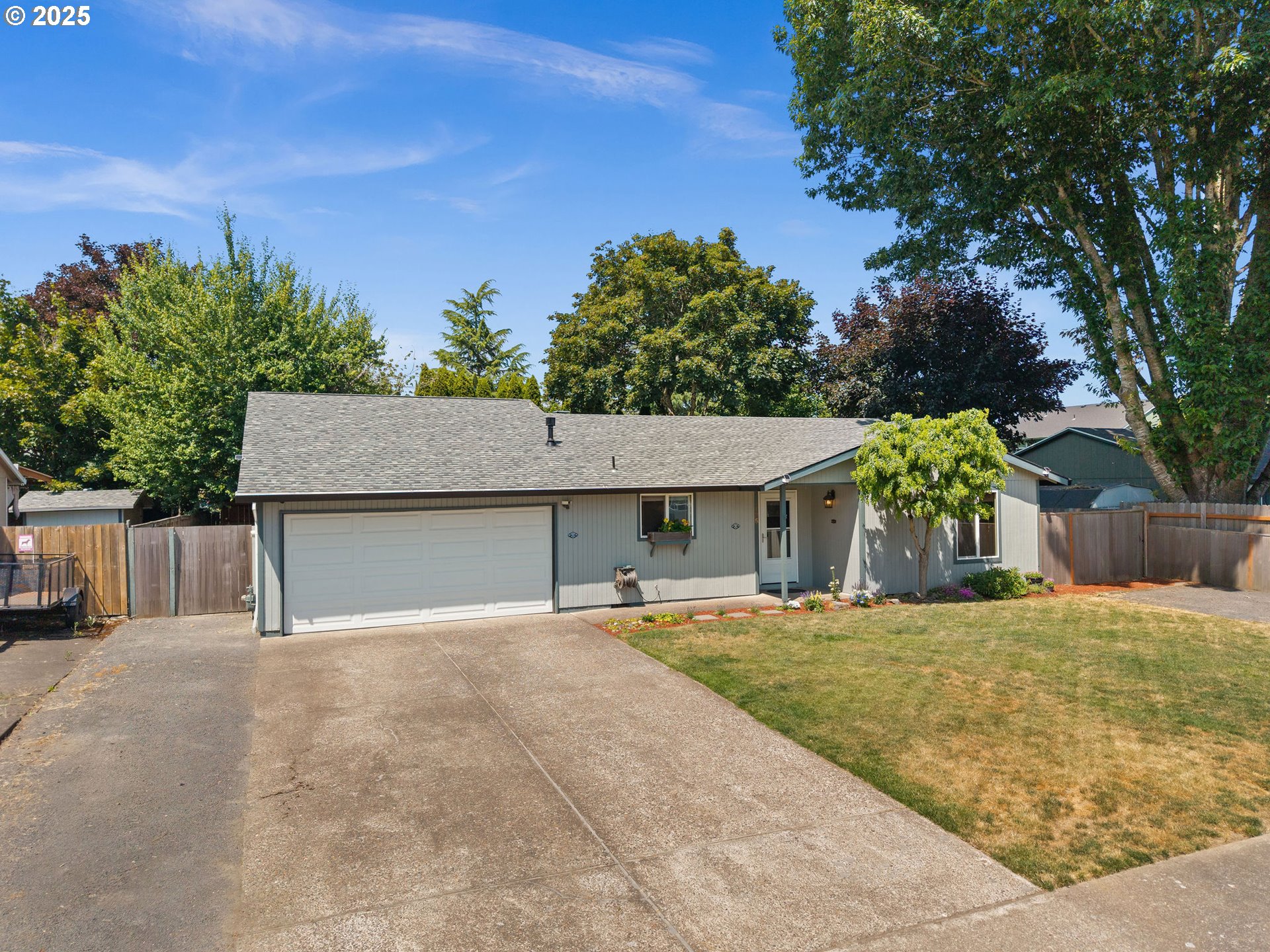 195 NW MERLE DR