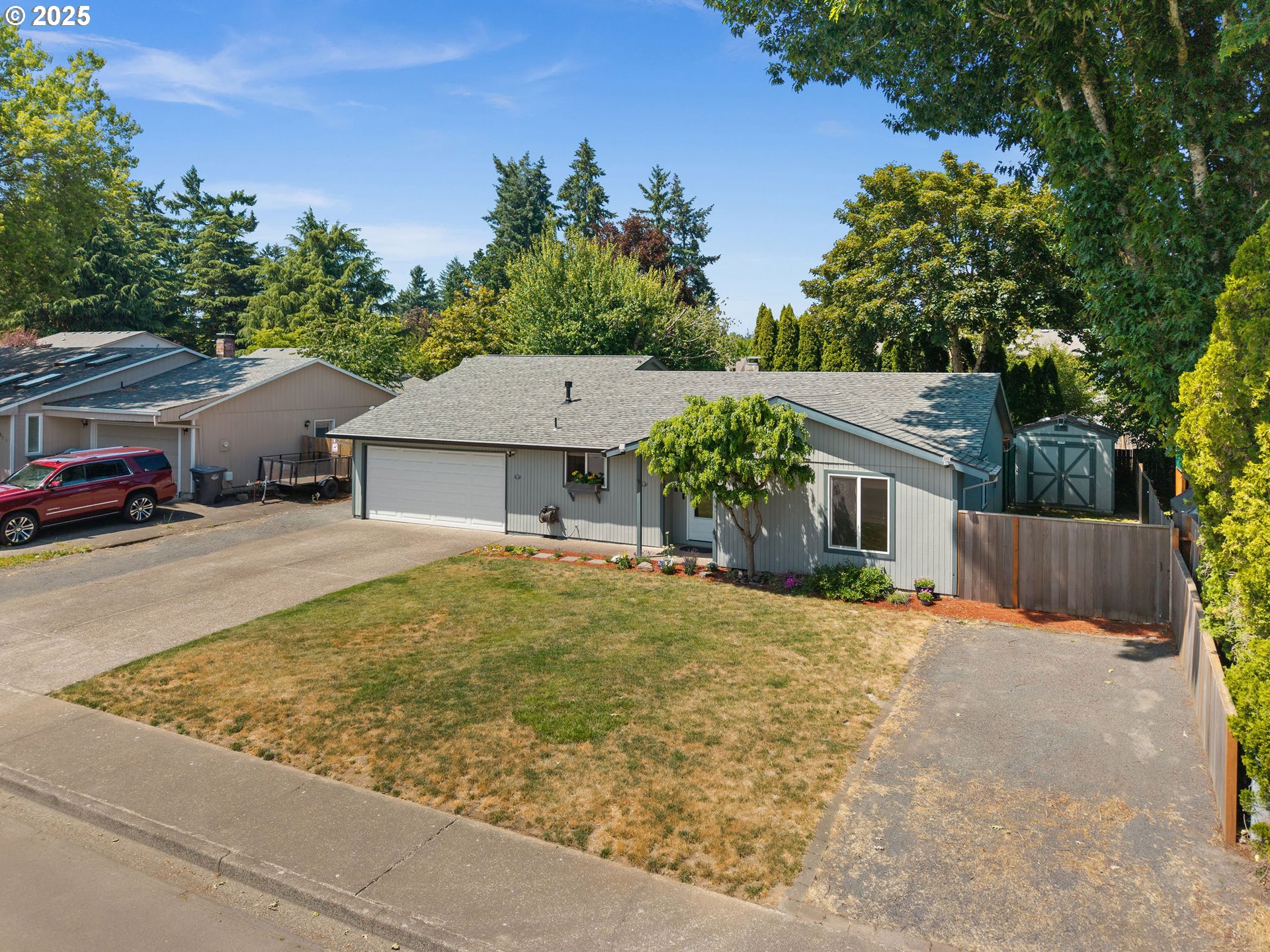 195 NW MERLE DR