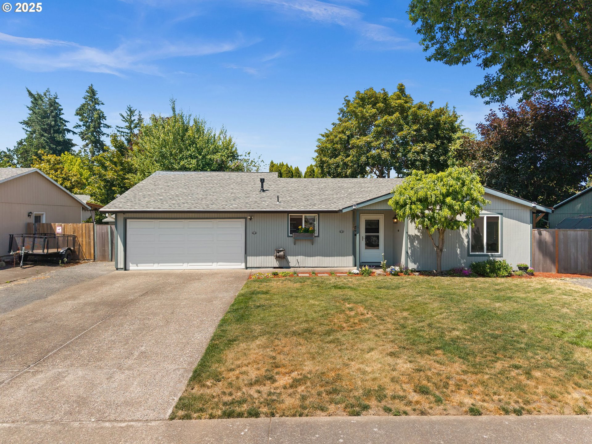 195 NW MERLE DR