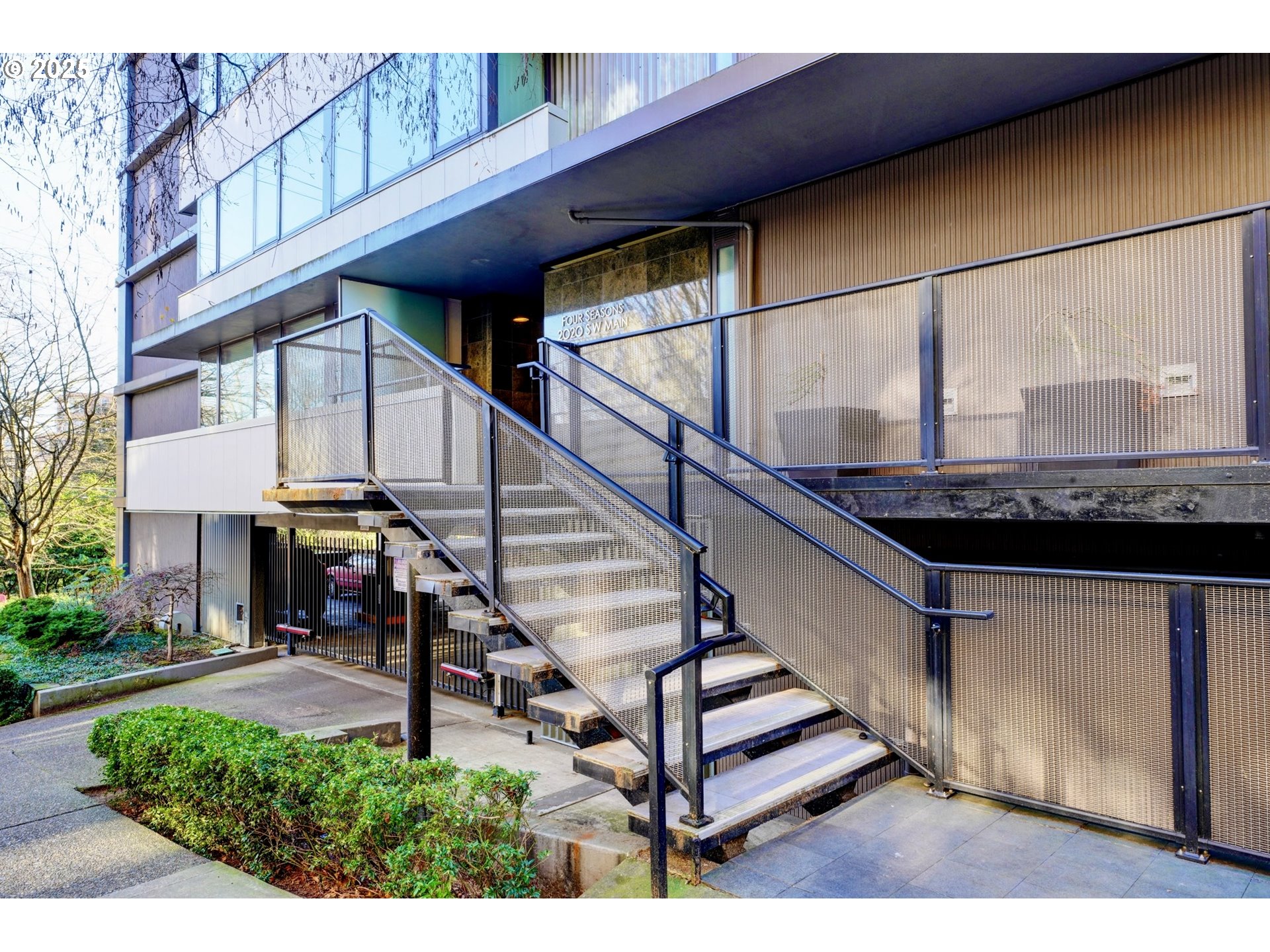 2020 SW MAIN ST 403