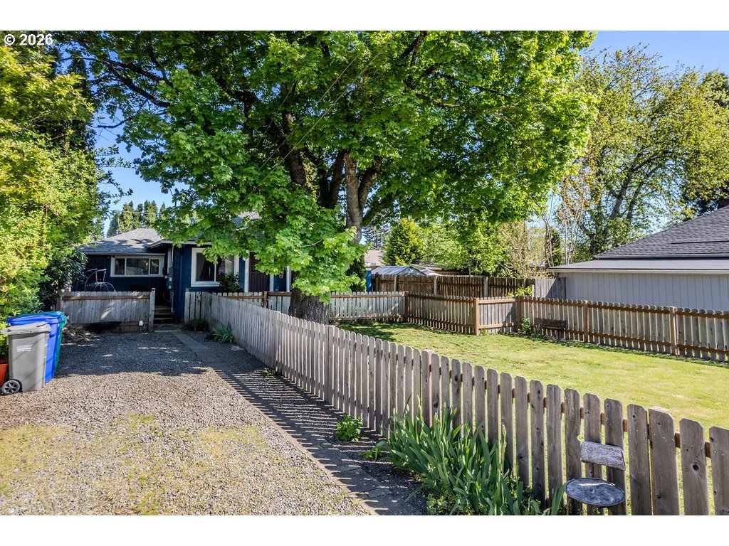 105 NW 13TH ST