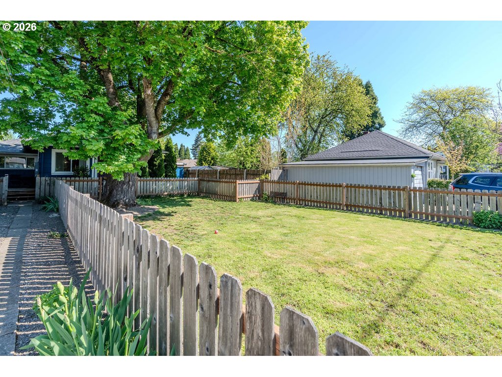 105 NW 13TH ST