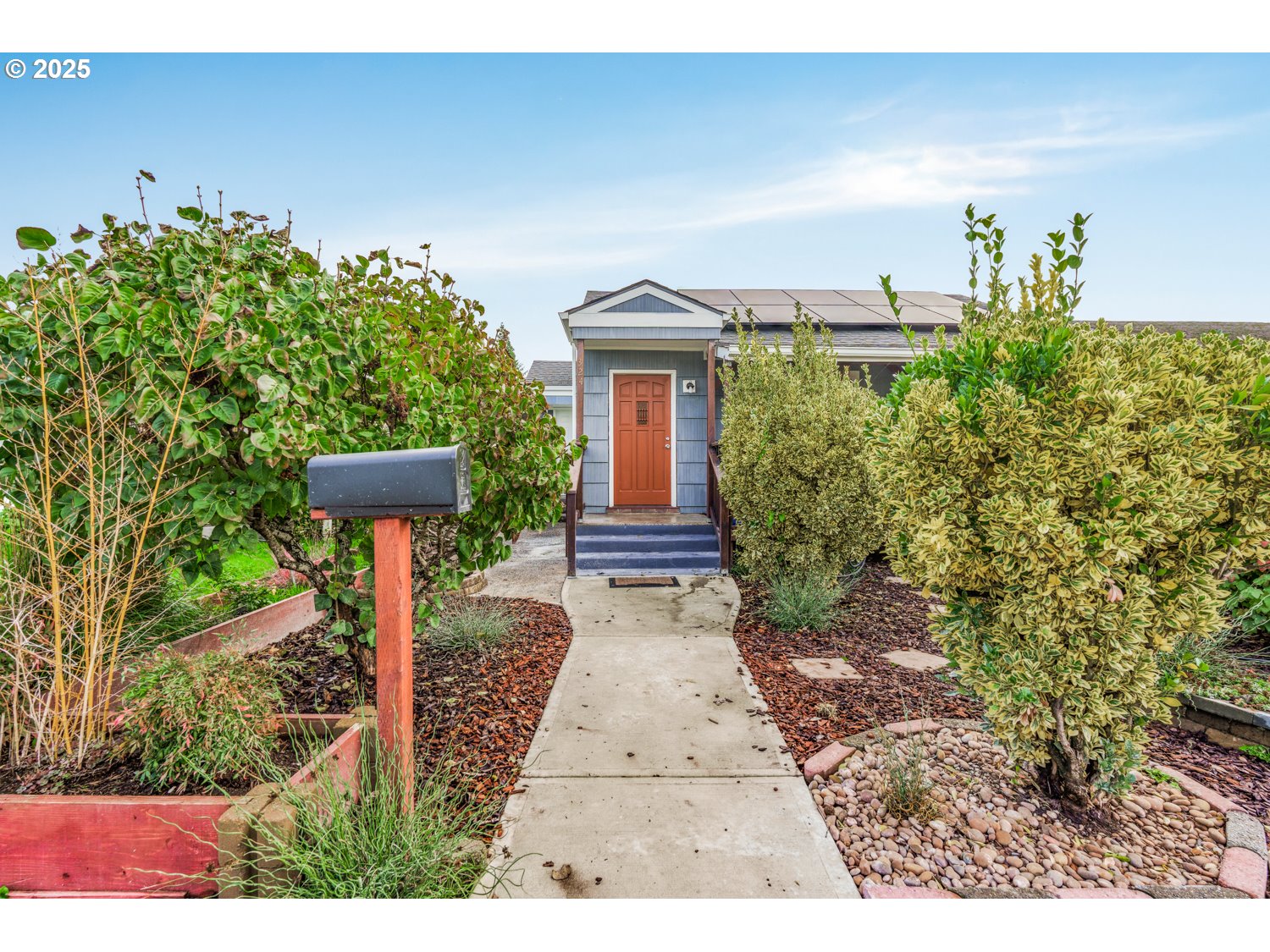 Photo 1 of 17 — 324 28TH AVE, Longview, WA 98632