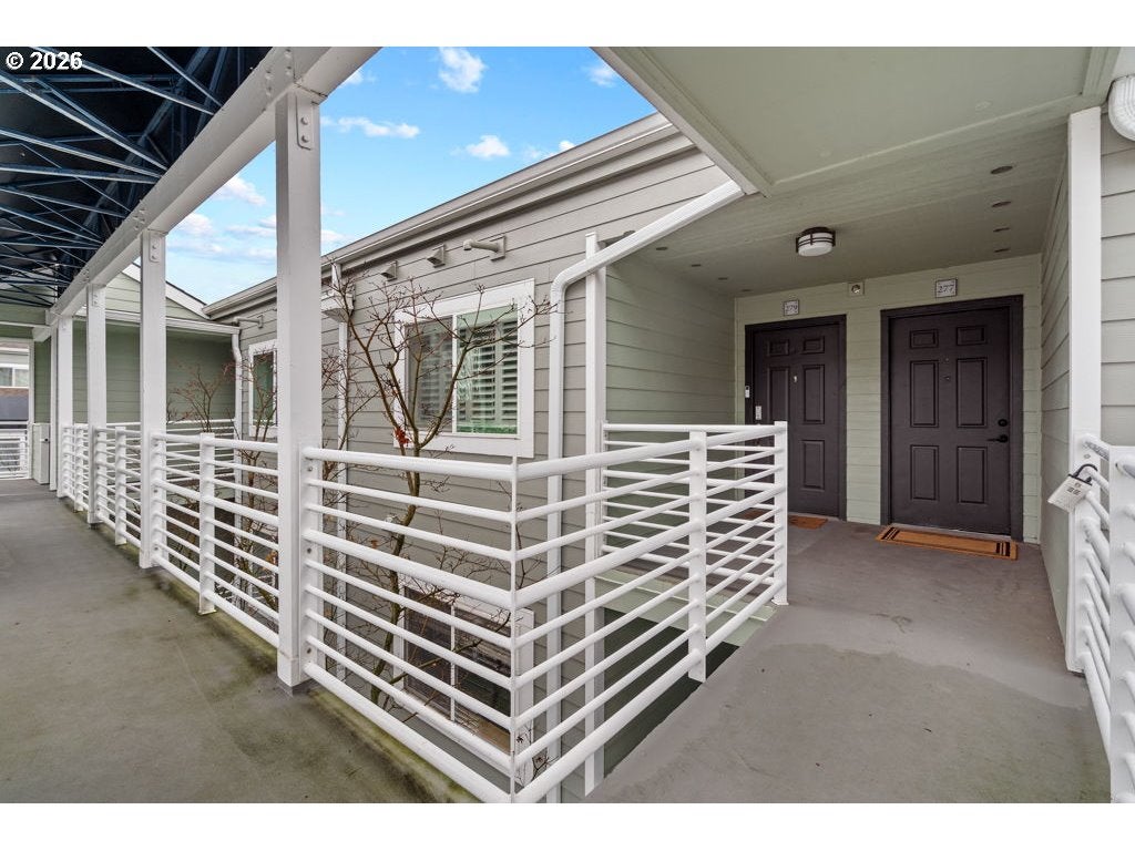 277 N HAYDEN BAY DR