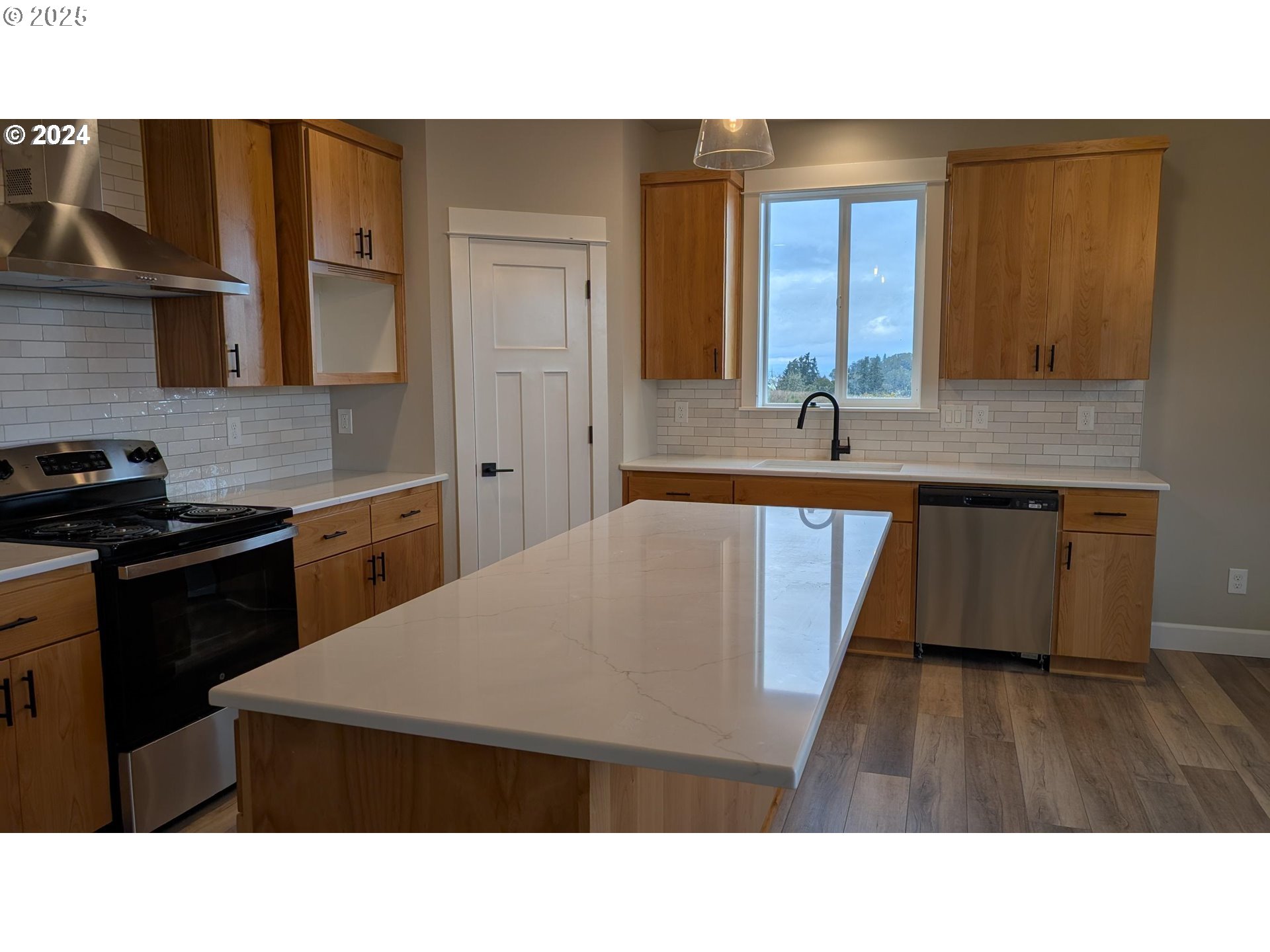 16575 SE WOODLAND HEIGHTS RD