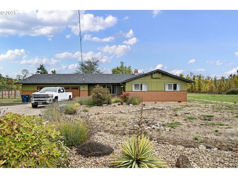 Photo of 84994 Edenvale Rd, Pleasant Hill, OR 97455 (MLS # 440905550)