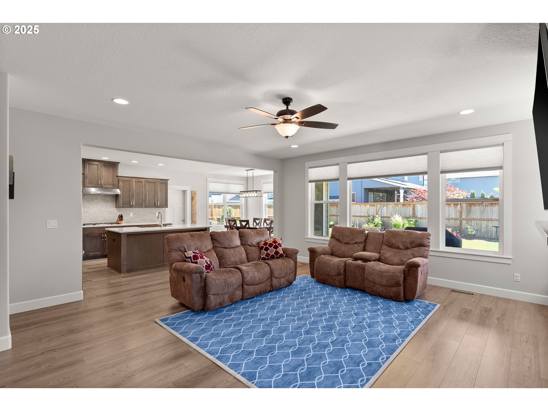 1041 NE 16TH AVE