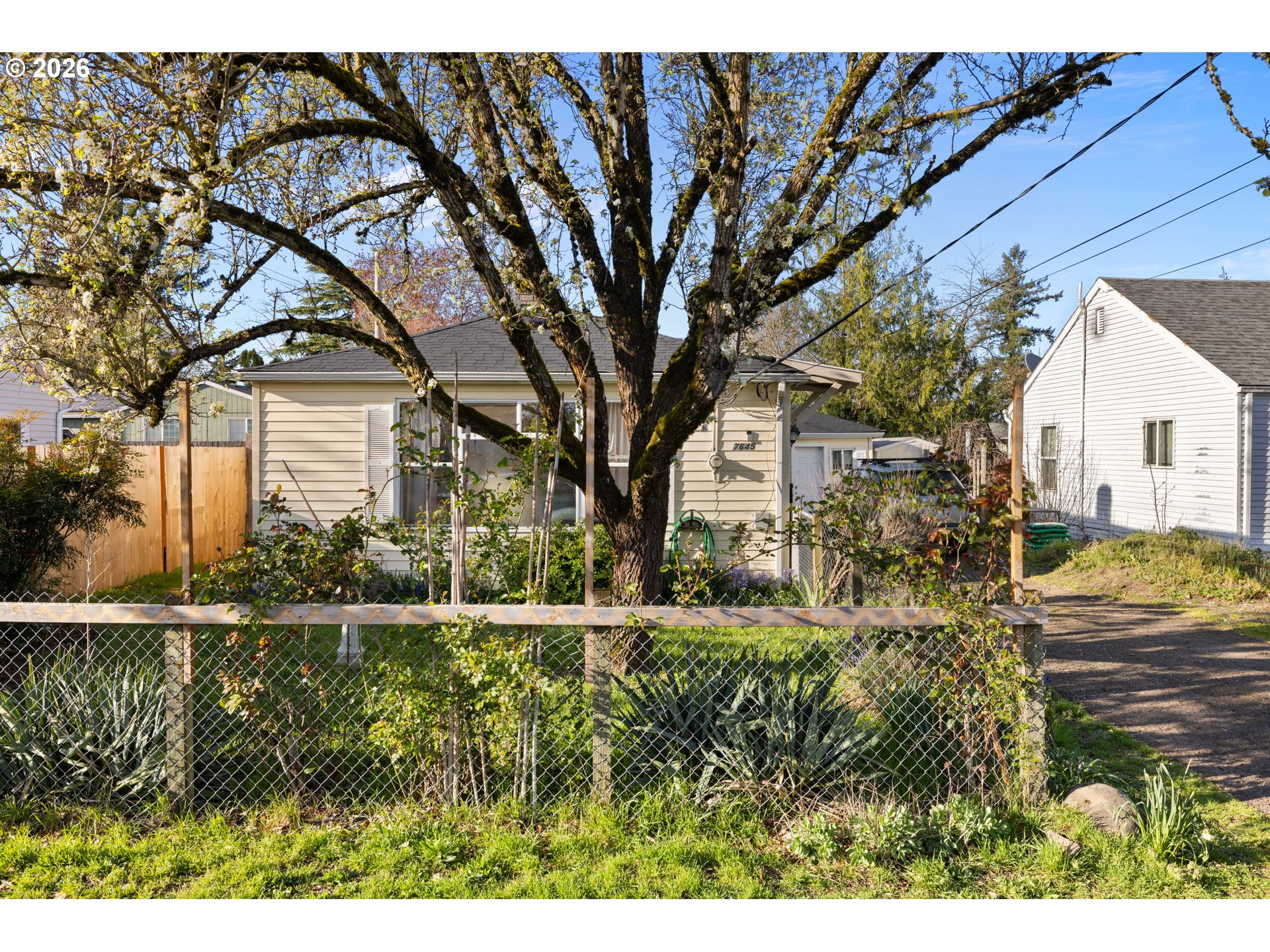 7645 SE HENDERSON ST