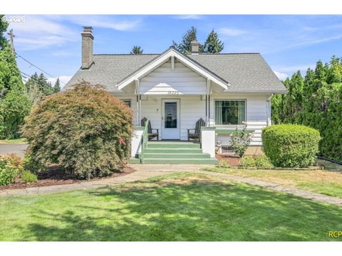 15325 SE Stark St, Portland, OR 97233 - #: 563502461