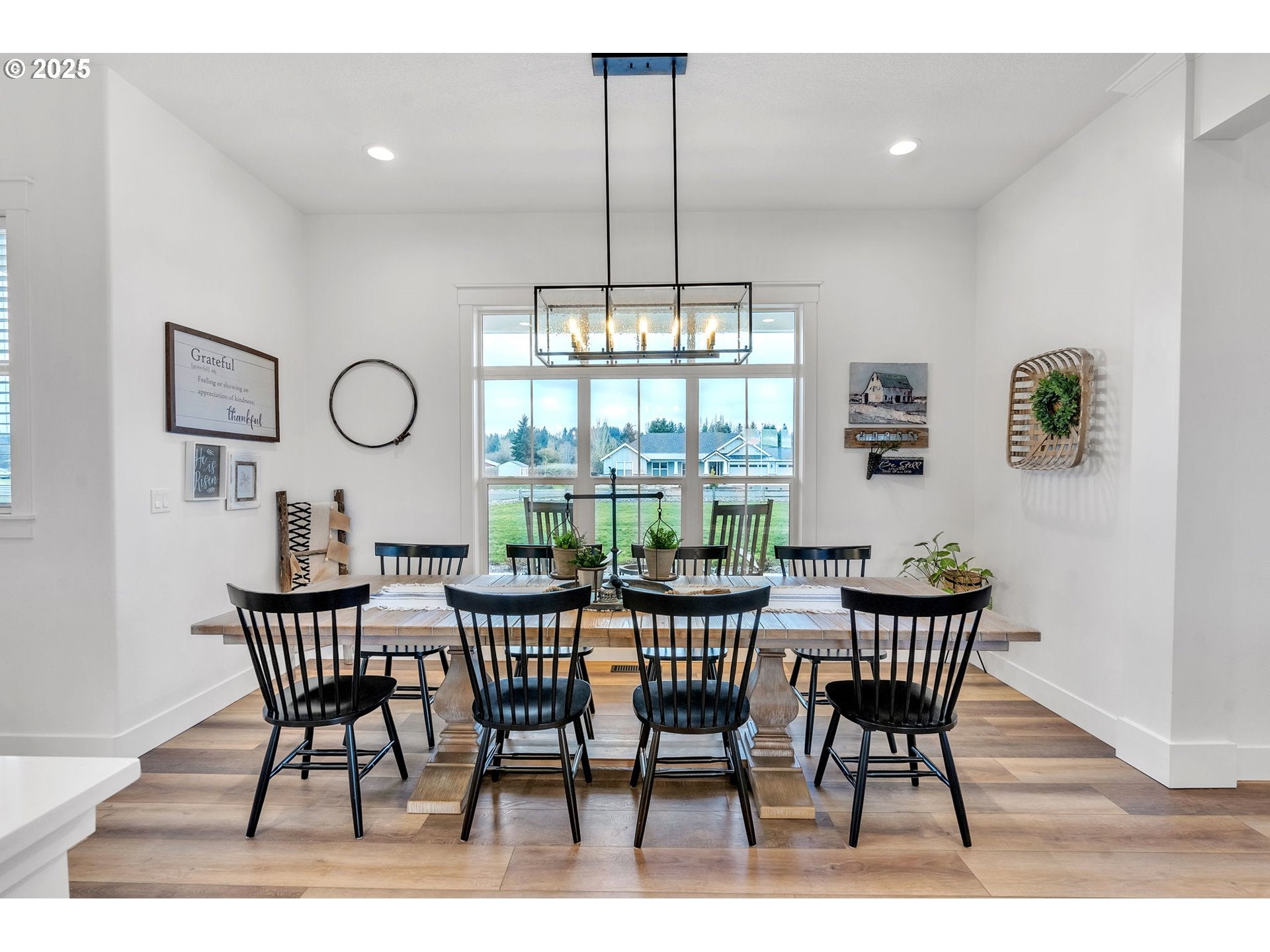 370 TULIP LN