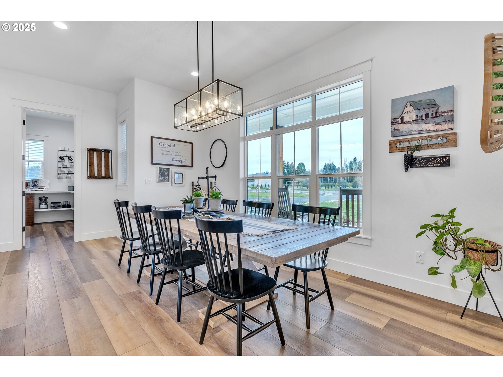 370 TULIP LN