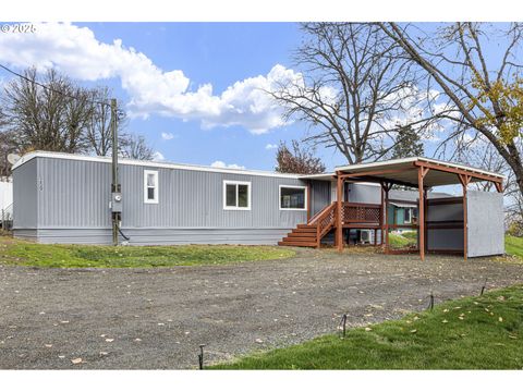 250 JORGEN ST Winston OR 97496