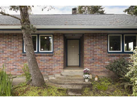 Photo of 540 NW 9th St, McMinnville, OR 97128 (MLS # 597861007)