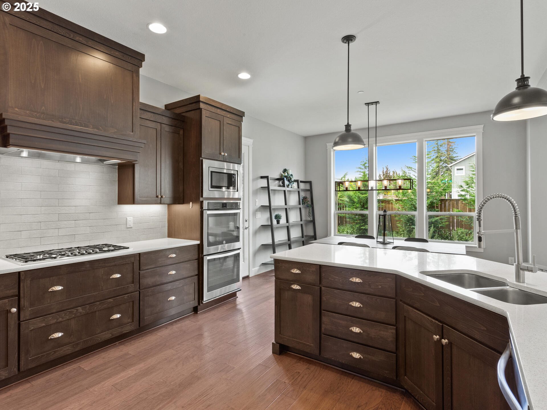 Camas, Washington 98607, United States, 6 Bedrooms Bedrooms, ,3 BathroomsBathrooms,Residential,Pending,139384