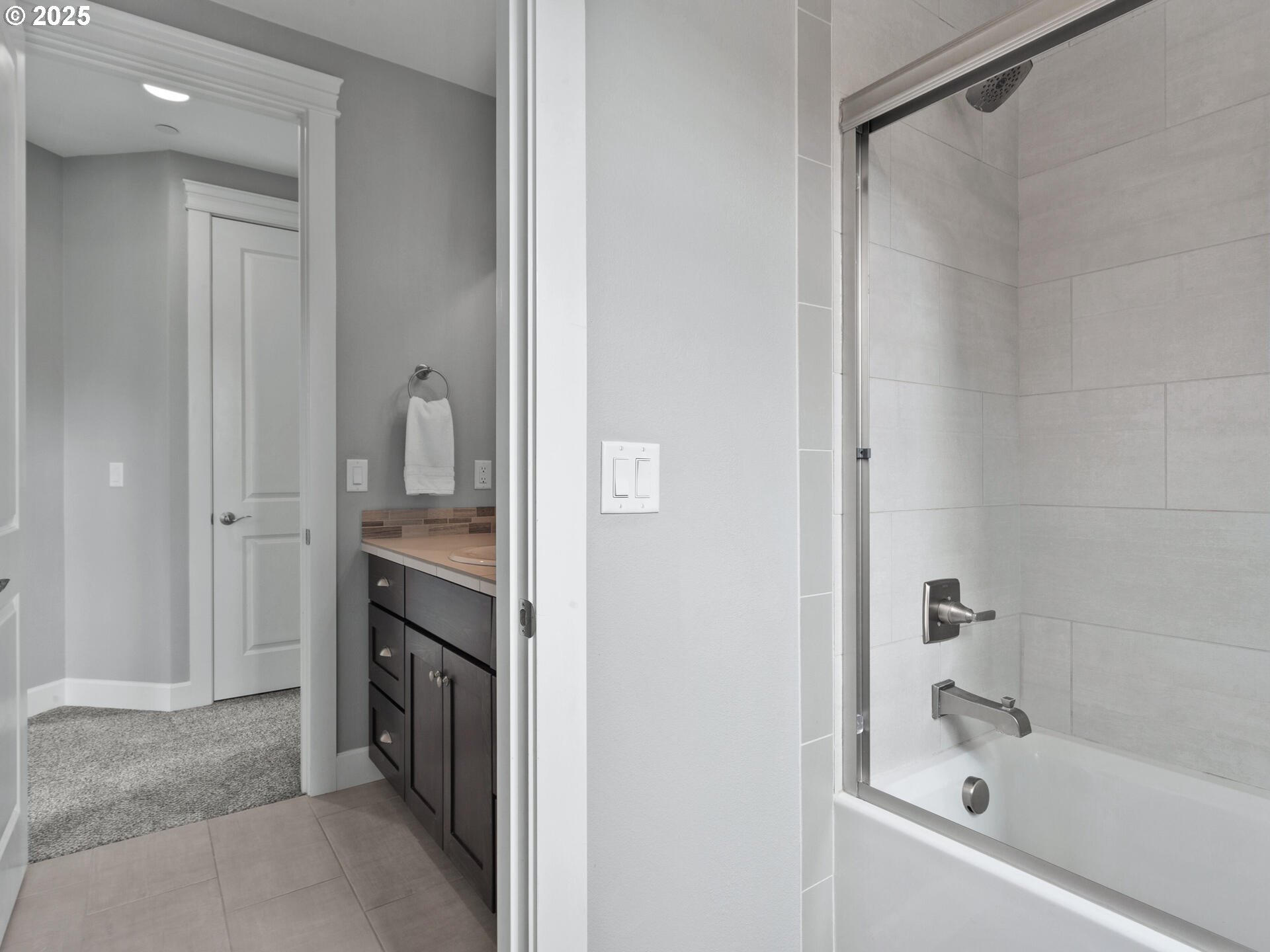 Camas, Washington 98607, United States, 6 Bedrooms Bedrooms, ,3 BathroomsBathrooms,Residential,Pending,139384