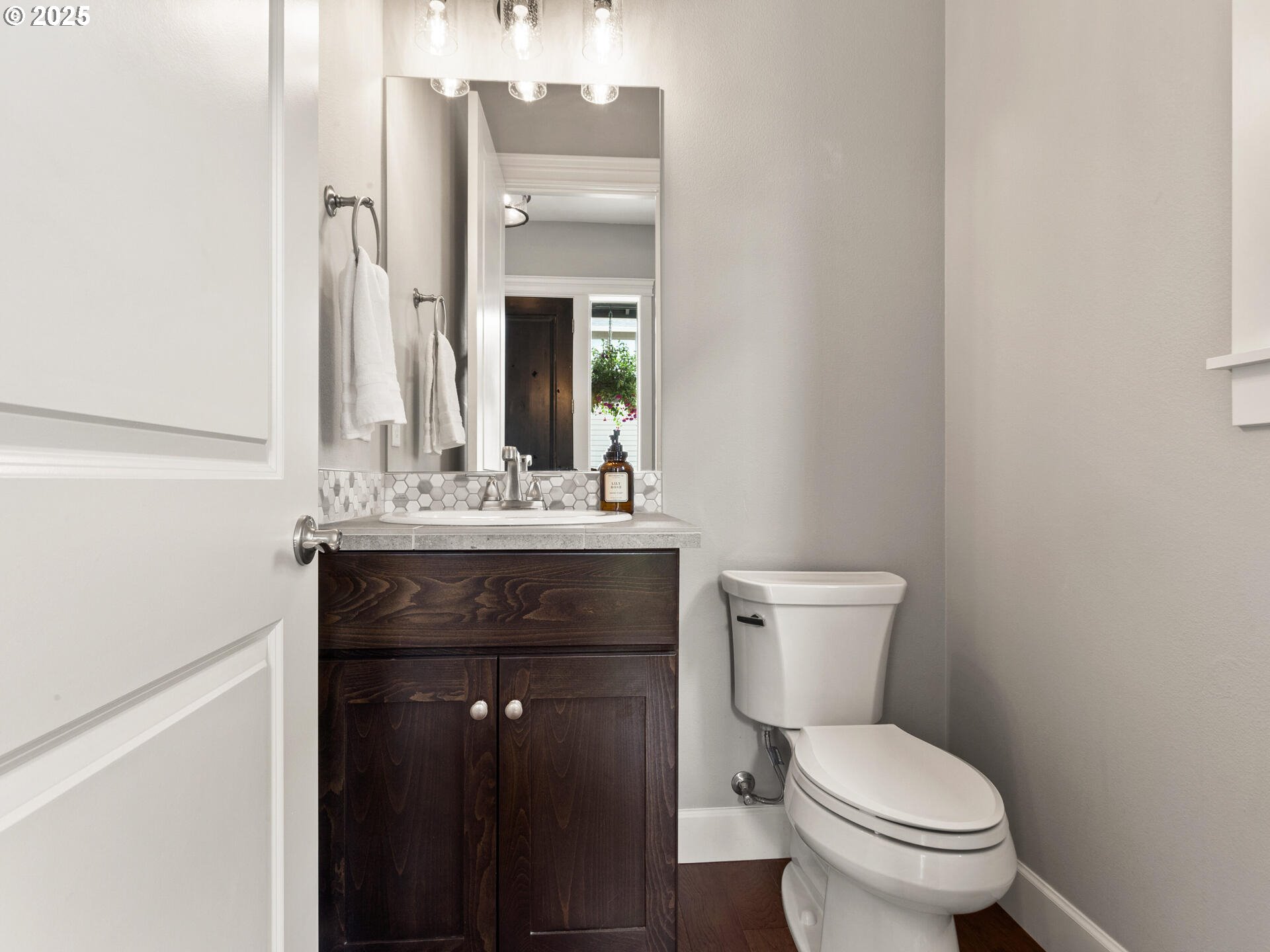 Camas, Washington 98607, United States, 6 Bedrooms Bedrooms, ,3 BathroomsBathrooms,Residential,Pending,139384